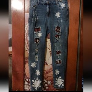 Women's Blue Distressed Jeans with Snowflake Design Xl